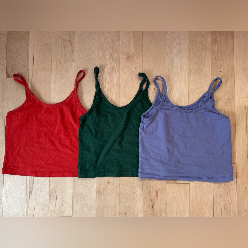 Three Arq cropped tanks in size L